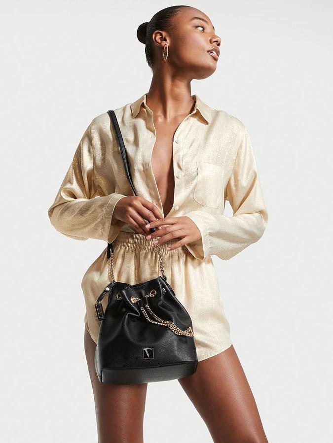 The Victoria Bucket Bag Classic Solid Black image number 3